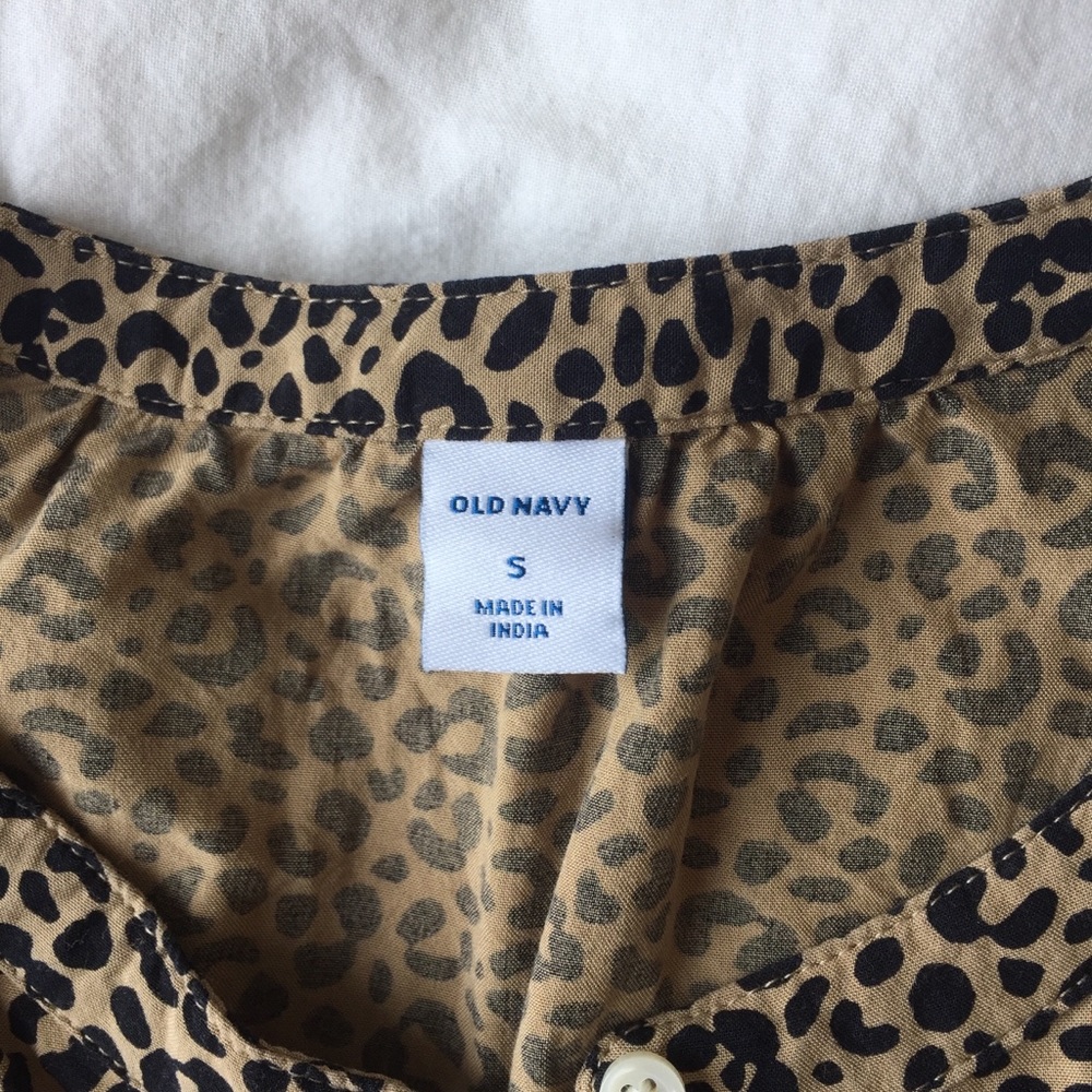 Old Navy Leopard Print Button-Up Top - Picture 6 of 13